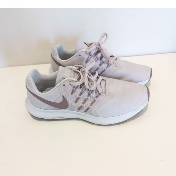 Nike women's runswift pink tennis shoes size 8.5 - Picture 1 of 4